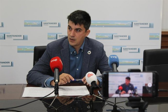 El portavoz del Grupo Socialista en el Ayuntamiento de Santander, Daniel Fernández