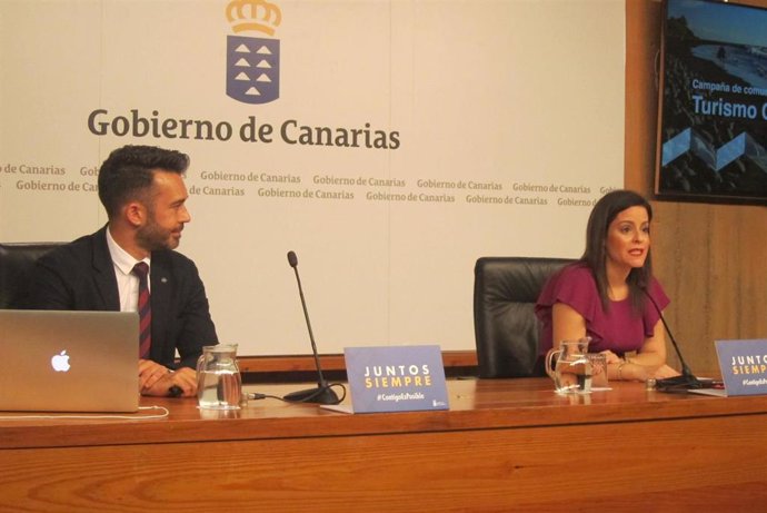 El técnico de Promotur, Alberto Ávila y la consejera de Turismo del Gobierno de Canarias, Yaiza Castilla, en la presentación de la campaña de turismo interior