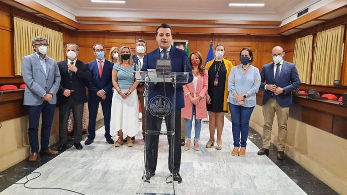 José María Bellido con su equipo de gobierno.