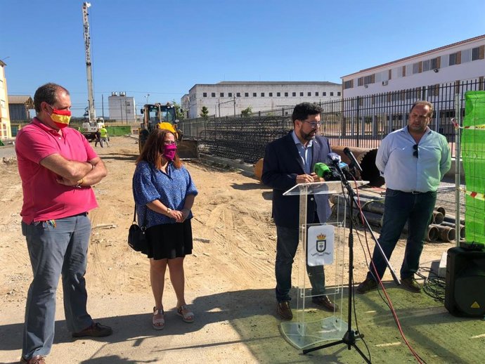 El alcalde de Lora informa de las obras de Adif