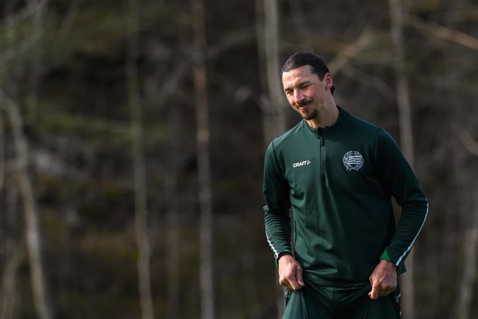 Zlatan Ibrahimovic entrenando con el  Hammarby