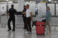 Sanidad Exterior y Policía Nacional controlan a 189 viajeros del primer vuelo del plan piloto que ha aterrizado en Palma