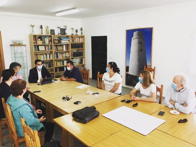 Reunión del diputado y vicepresidente de la Fundación Provincial de Cultura, Antonio González Mellado, con representantes de distintos colectivos de El Palmar