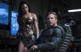 Foto: Wonder Woman (Gal Gadot) se pone la capucha de Batman en la Liga de la Justicia