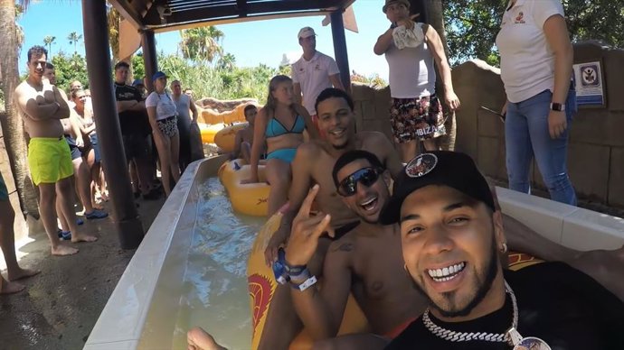 Siam Park, protagonista del último videoclip de Anuel AA, Farruko