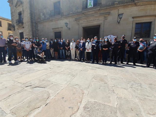 Minutos de silencio de condena por el triple asesinato machista