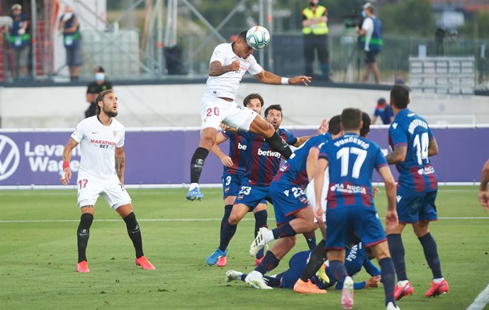 AMP.- Fútbol/Primera.- (Crónica) El Sevilla sucumbe al final en La Nucía