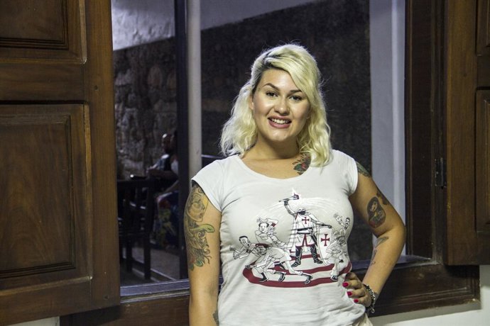 Brasil.- Sara Winter, exfundadora de Femen Brasil y seguidora de Bolsonaro, dete