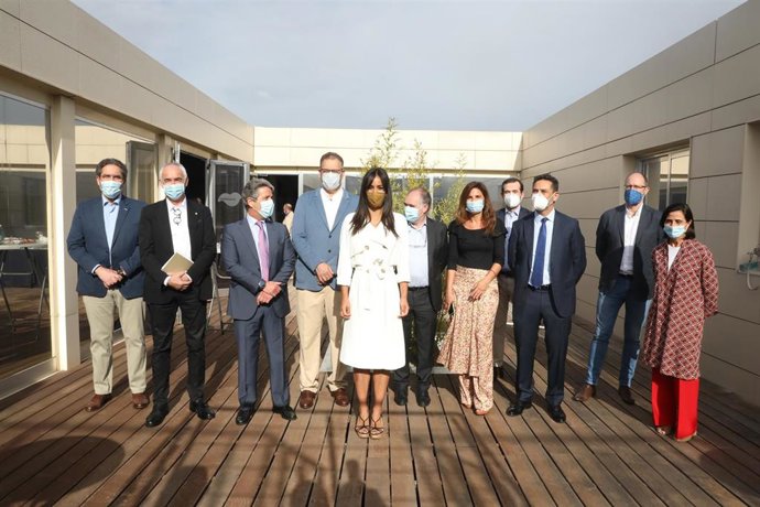 La vicealcaldesa de Madrid, Begoña Villacís posa en una fotografía durante el acto donde ha participado en la mesa-coloquio 'Las Ciudades PosCovid-19' organizado por el grupo Unidad Editorial en colaboración con Valdebebas