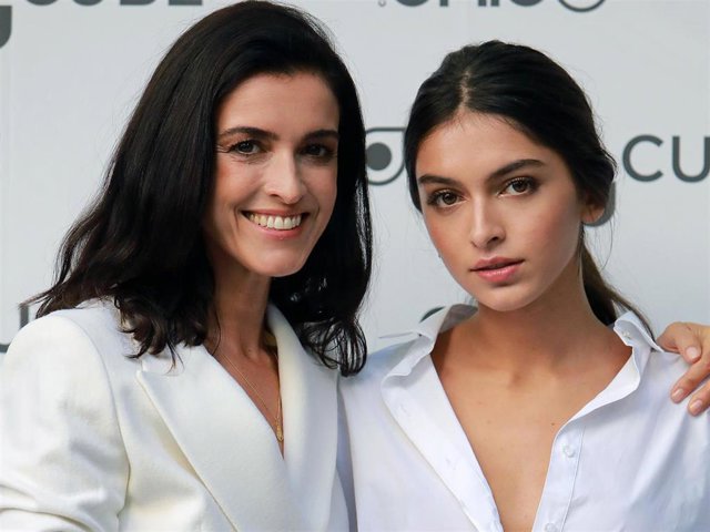 Lucia Rivera y Blanca Romero posan cómplices en un evento de belleza