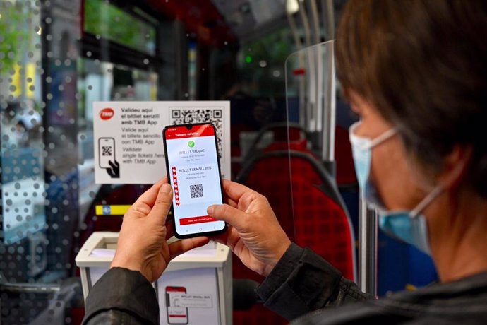 TMB implanta el billete sencillo electrónico en los autobuses de Barcelona