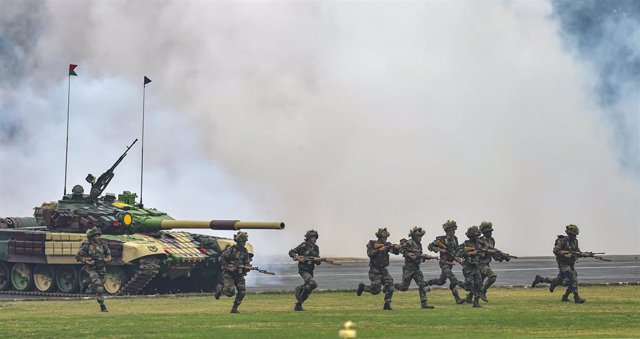 Soldados indios durante unas maniobras