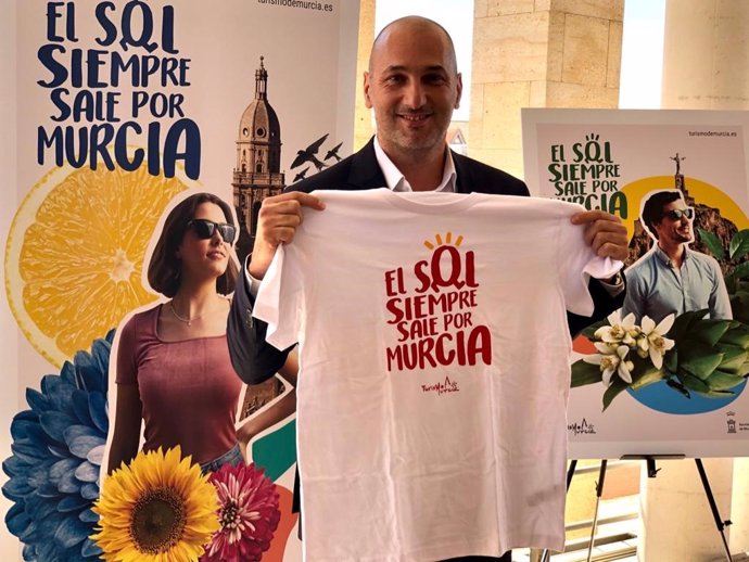 El concejal de Empleo, Promoción Económica y Turismo del Ayuntamiento de la capital, Pedro García Rex, presenta la campaña 'El Sol siempre sale por Murcia'