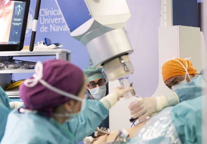 La Clínica Universidad de Navarra trata por primera vez en el mundo una recaída de un cáncer de próstata mediante cirugía robótica y radioterapia intraoperatoria