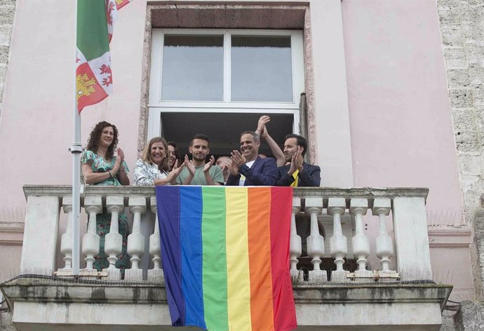 Bandera arcoiris en el Palacio Provincial en 2018