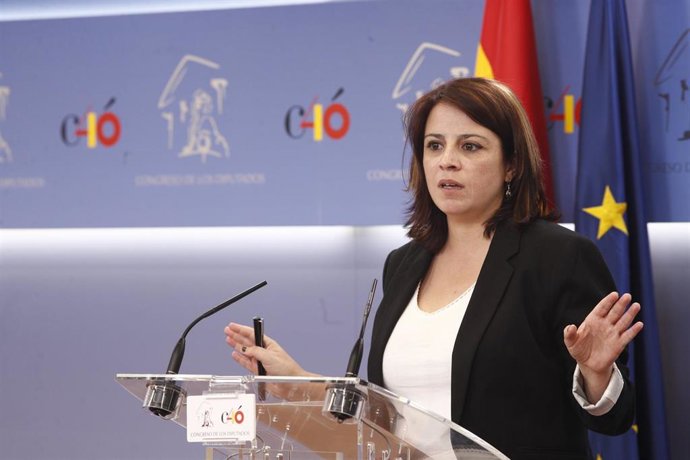 La vicesecretaria general del PSOE y portavoz del Grupo Parlamentario Socialista, Adriana Lastra, en rueda de prensa 