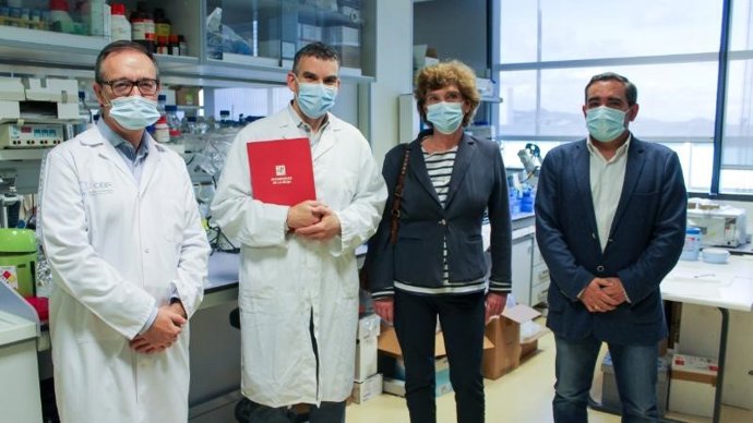 La presentación del proyecto han participado el director gerente de la Fundación Rioja Salud, Ricardo Velasco, la vicerrectora de Investigación de la Universidad de La Rioja, Belén Ayestarán, y los científicos responsables de la investigación.