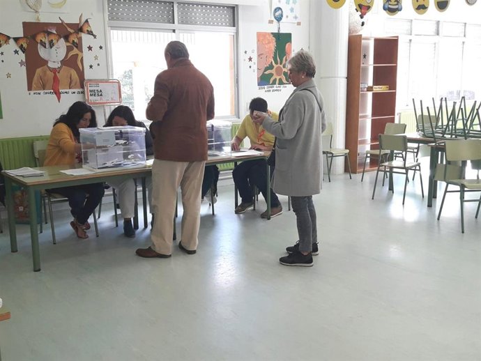 Un colegio electoral de Ferrol durante las elecciones municipales y europeas del 26 de mayo de 2019.