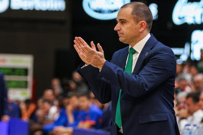 Carles Duran head coach of Club Joventut  Badalona looks during Liga Endesa Regular Season Round 17 match between. Valencia Basket v Club Joventut Badalona played at  Fuente de San Luis Pavilion. In Valencia, Espain. January 12, 2020.
