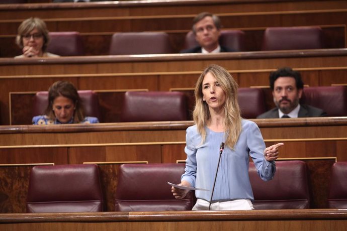 La portavoz del Grupo Popular en el Congreso, Cayetana Álvarez de Toledo, interviene durante la sesión plenaria de control al Gobierno en el Congreso. En Madrid, (España), a 10 de junio de 2020.