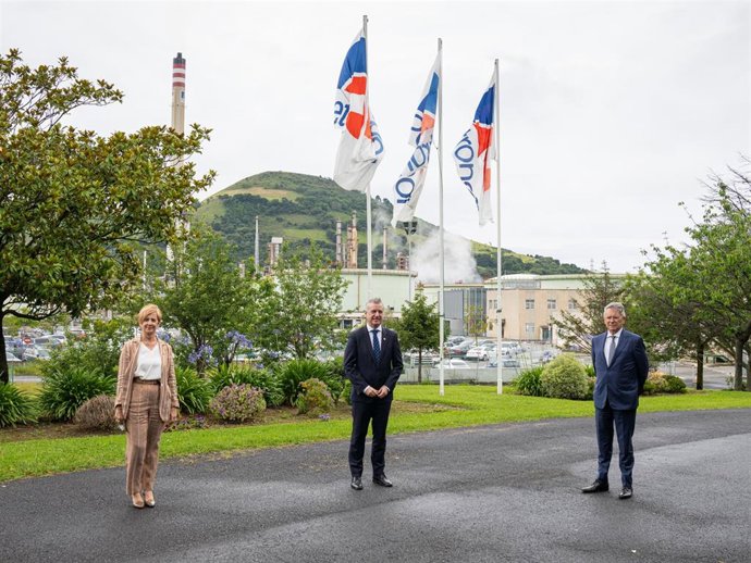 El lehendakari, Iñigo urkullu, visita Petronor