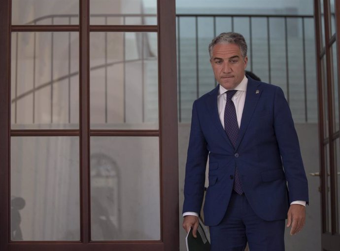 El consejero de Presidencia, y portavoz del Gobierno, Elías Bendodo, a su llegada a la rueda de prensa tras la reunión del Consejo de Gobierno de la Junta de Andalucía. En el Palacio de San Telmo, (Sevilla, Andalucía, España, a 16 de junio de 2020.