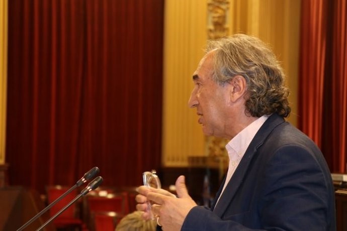El conseller de Educación, Martí March, en la comparecencia en el Parlament.