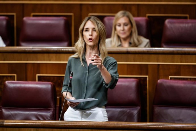 La portavoz del Partido Popular, Cayetana Álvarez de Toledo, durante la sesión del control al Gobierno en el Parlamento, en Madrid, (España), a 3 de junio de 2020.