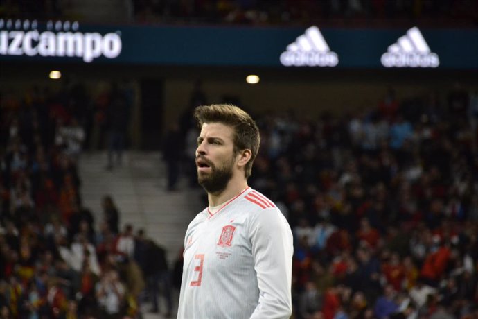 Fútbol.- Piqué: "Me rompí la cara por España, viva el Rey!"