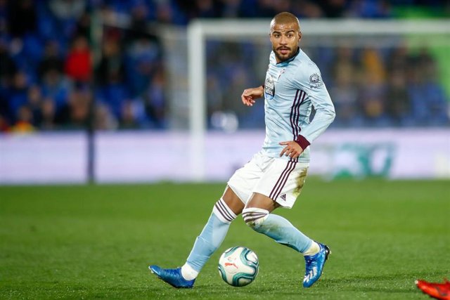 Rafinha Alcántara controla un balón en el Getafe-Celta de LaLiga Santander 2019-2020