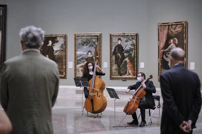 Día de reapertura del Museo Nacional del Prado el pasado 6 de junio. A la izquierda, el director del Museo, Miguel Faromir, y a su derecha el jefe del Patronato del Museo, Javier Solana. 