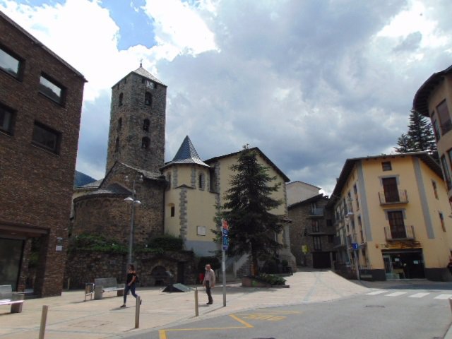 La iglesia de San Esteban, en el centro de Andorra la Vella, donde se celebrará el funeral por las víctimas del Covid-19 en Andorra.
