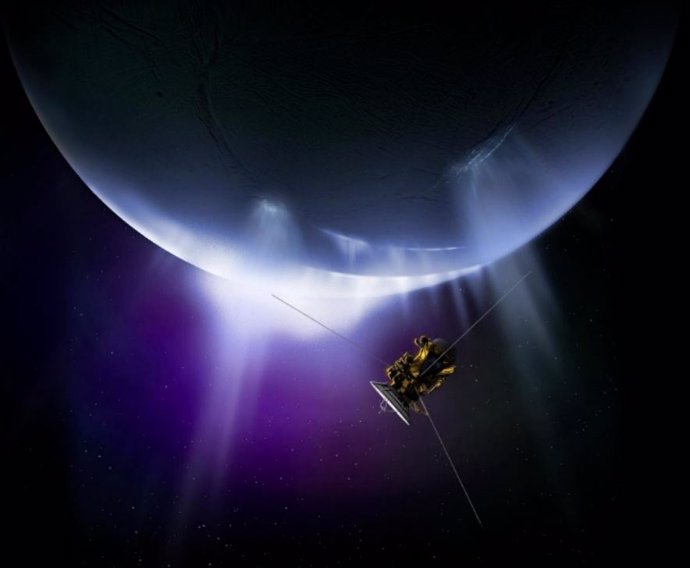 Si hay vida en Encélado o Europa, podrá detectarse desde la órbita