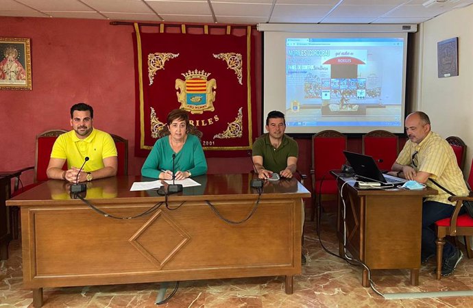La alcaldesa de Moriles, Francisca Carmona, presenta la nueva Oficina de Turismo Virtual