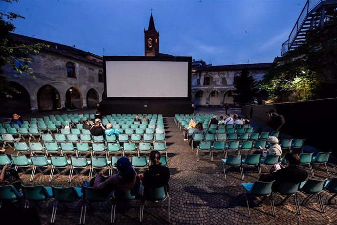 Un cine al aire libre en Milán