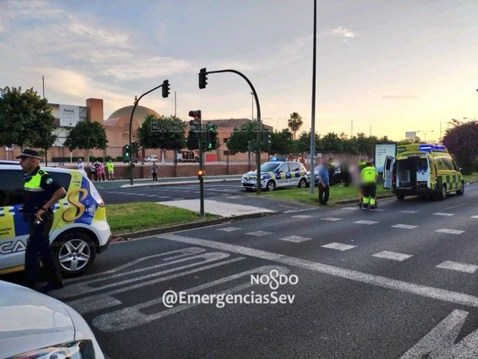 La Policía Local, en el lugar donde una mujer ha sido atropellada en Sevilla Este