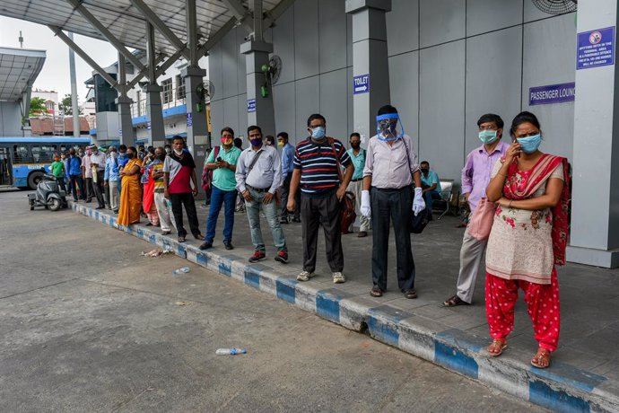 Coronavirus.- India suma más de 2.000 nuevos fallecidos por COVID-19 tras actual