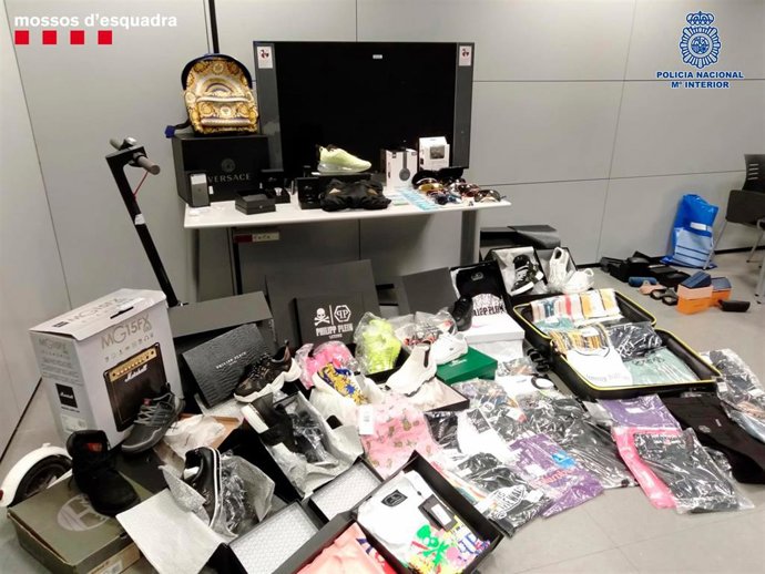 Material incautado de un grupo que criminal que estafaba con el método 'SIM swapping'