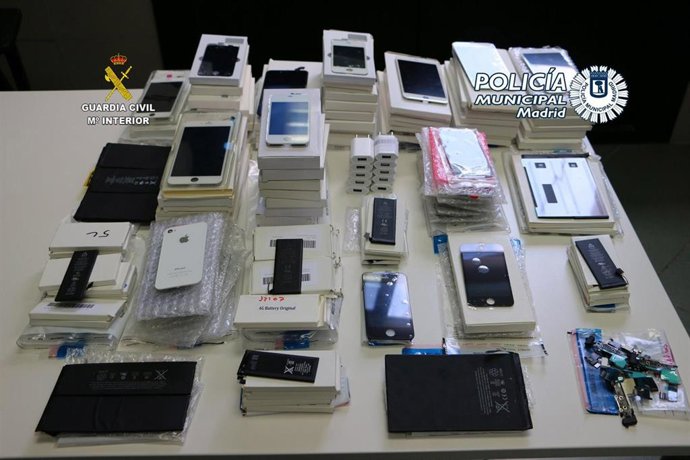 Intervienen 542 artículos de telefonía móvil falsificados.