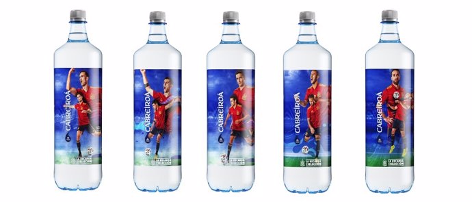 La selección española de fútbol, protagonista de la edición especial de botellas de agua de Cabreiroá