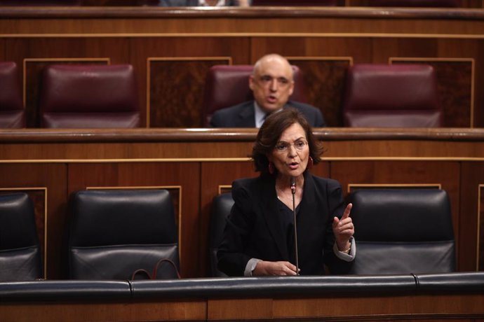 La vicepresidenta primera del Govern espanyol, Carmen Calvo, intervé durant la sessió plenria de control al Congrés dels Diputats.