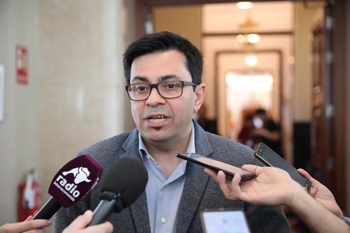 El secretari primer de la Taula del Congrés, Gerardo Pisarello ofereix declaracions als mitjans de comunicació després de la Junta de Portaveu del Congrés dels Diputats, a Madrid (Espanya), a 10 de mar de 2020.