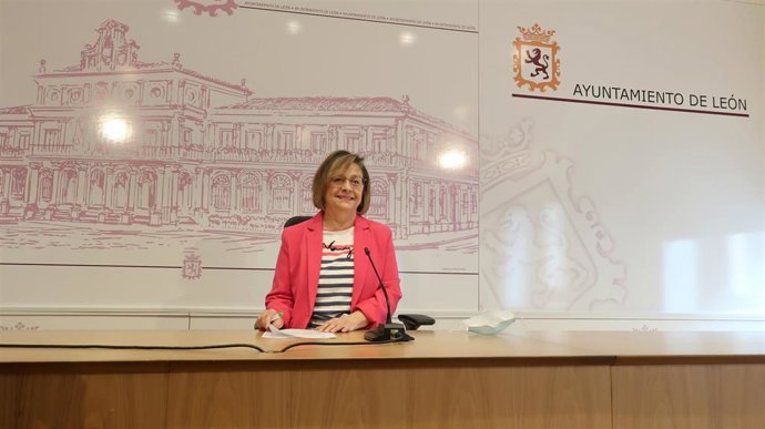 Evelia Fernández presenta el Coto Escolar.