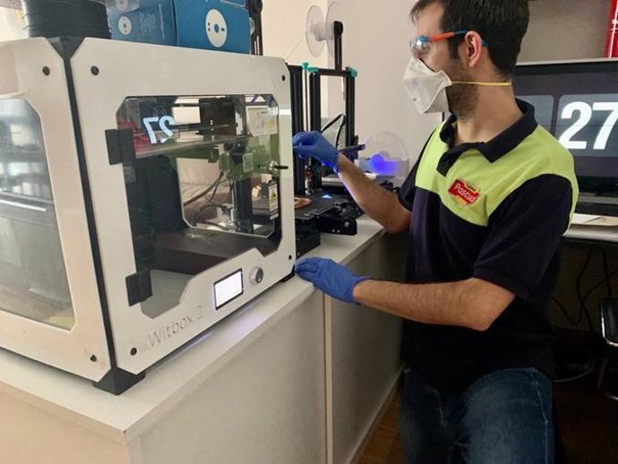 Calidad Pascual fabrica pantallas de protección para sanitarios