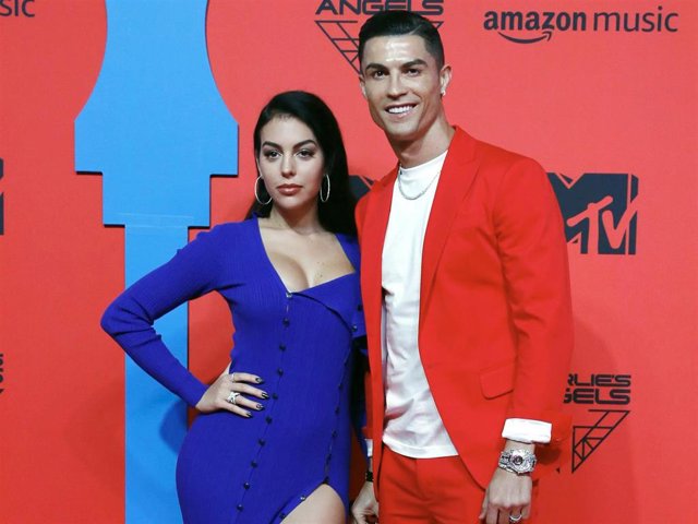 Cristiano Ronaldo y Georgina Rodríguez, enamorados en una entrega de premios musicales