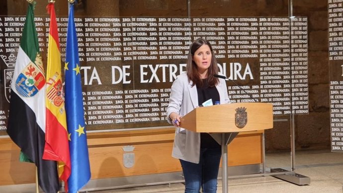 La portavoz de la Junta de Extremadura, Isabel Gil Rosiña, en rueda de prensa tras el Consejo de Gobierno autonómico