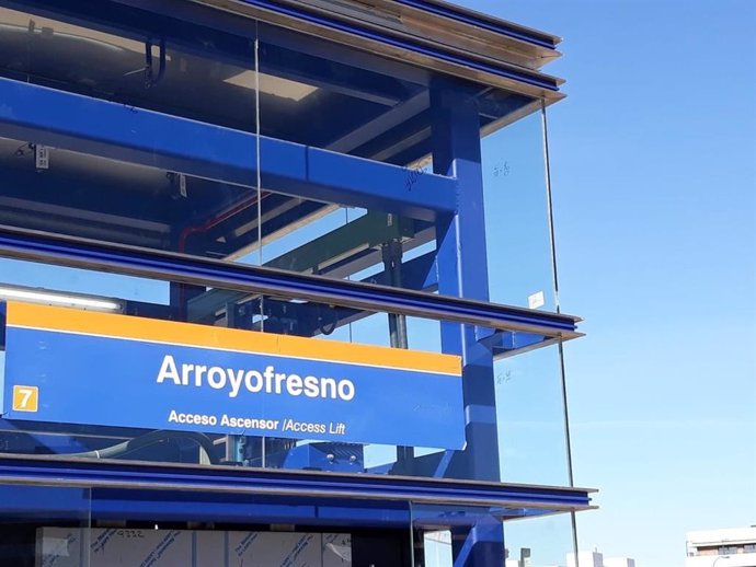 Ascensor de la nueva estación de Arroyofresno de la línea 7 de Metro de Madrid, que abre este sábado