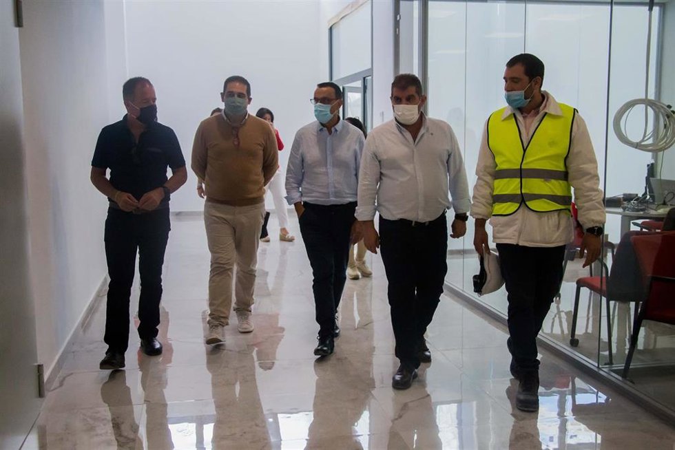 Caraballo visita una nueva planta de El Pozo. 