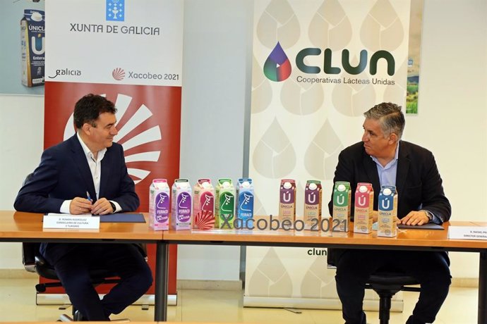 Firma de un convenio entre la Xunta y CLUN para el patrocinio del Xacobeo 21