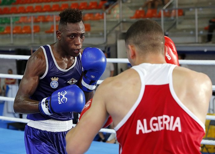 El boxeador español Youba Sissokho en un combate